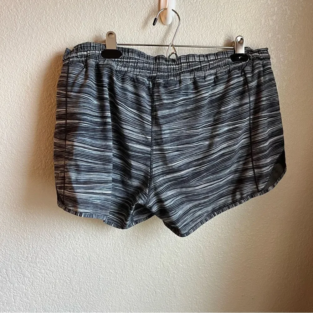 Lululemon Hotty Hot Short II (Long 4